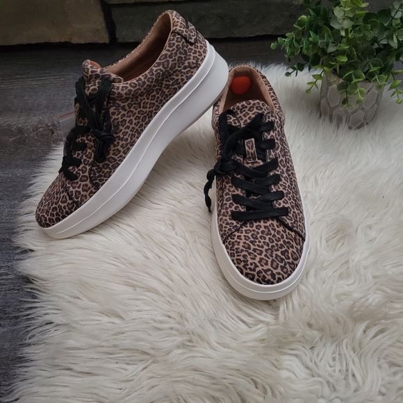 GENTLE SOULS - Annalise Perforated Leather Ribbon Tie Ballet Sneaker